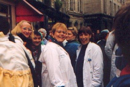 Anne-Marie,Sylviane,Anne,Evelyne viennent respirer l'air des manifs!